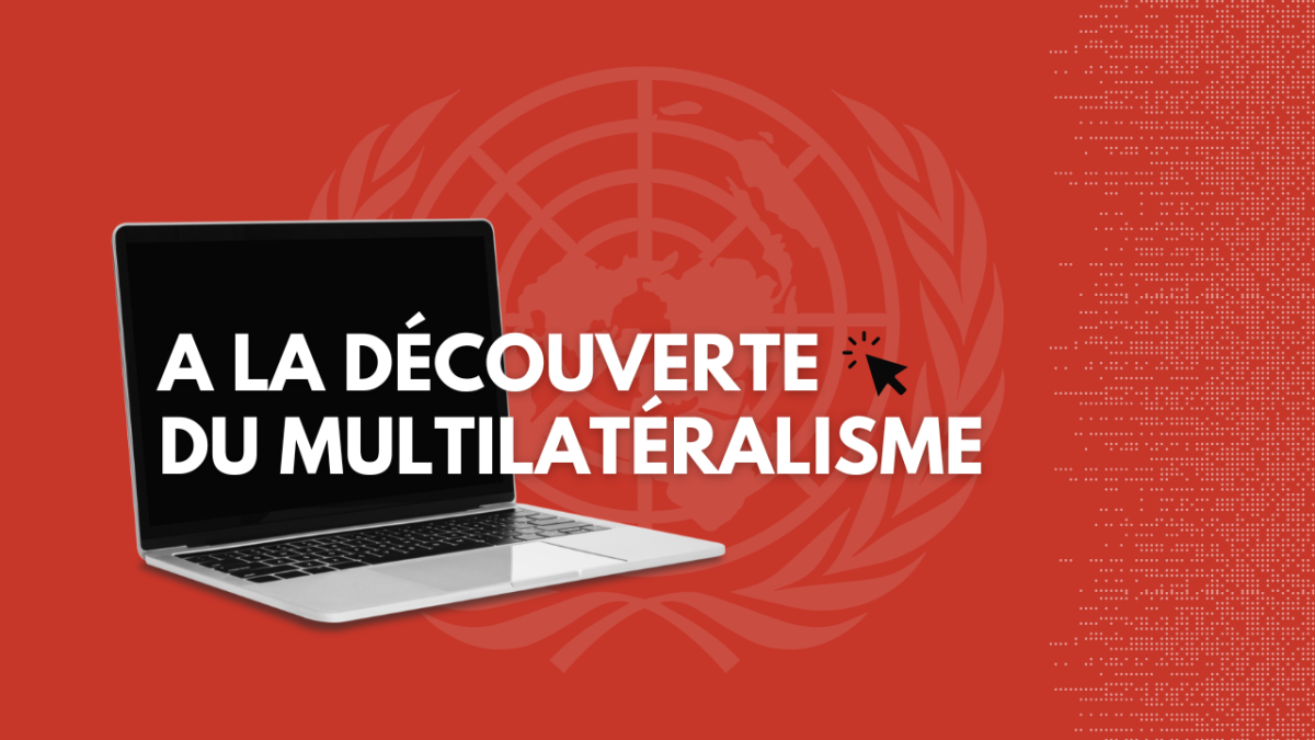 Cette image montre un ordinateur portable avec le logo de l'ONU en arrière-plan. La couleur de fond est rouge et le titre indique « A la découverte du multilatéralisme ».